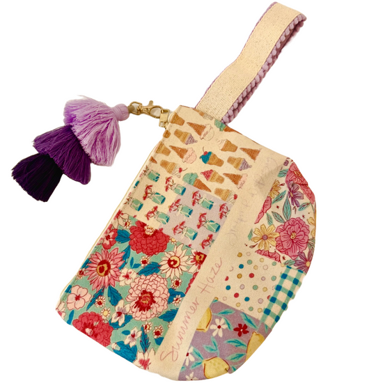 Süße kleine Strandtasche mit Eis Design und Lila farbenen Wimpel Anhängern.