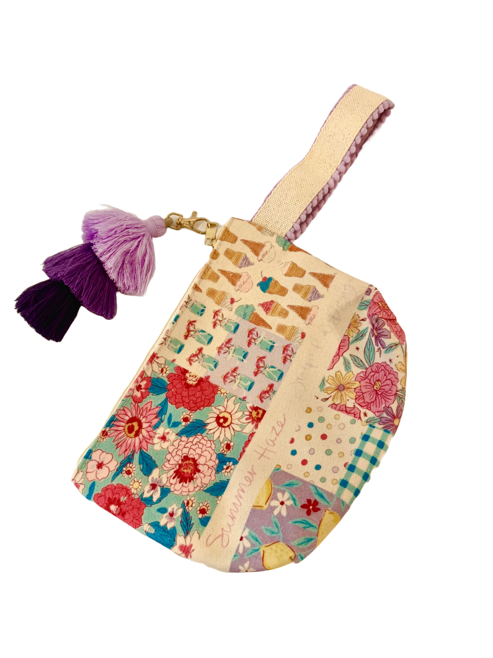 Süße kleine Strandtasche mit Eis Design und Lila farbenen Wimpel Anhängern.