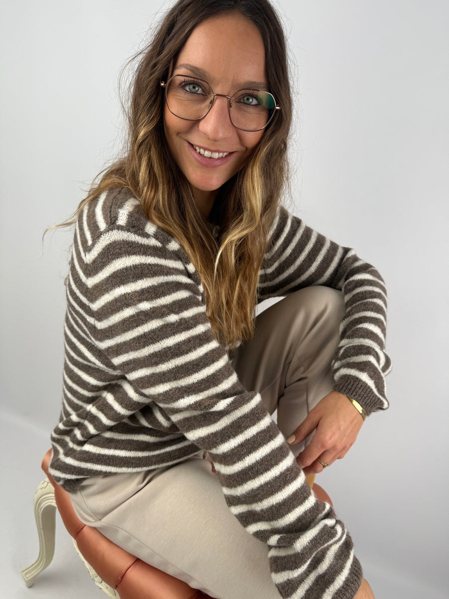 Striped Soft Knit – Gestreifte Strickjacke mit Perlmuttknöpfen | useful Beauty