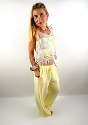 Damen Strick Top in Regenbogen Farben mit Häkelmuster und Fransen – sommerlicher Boho Look