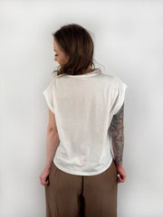 T-Shirt weiß mit rost roter Aufschrift Le Soleil.