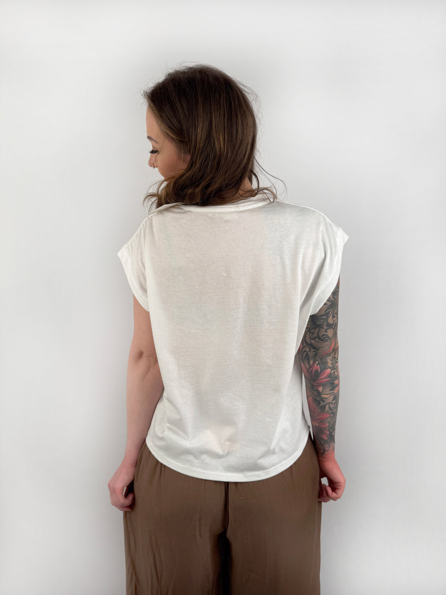 T-Shirt weiß mit rost roter Aufschrift Le Soleil.