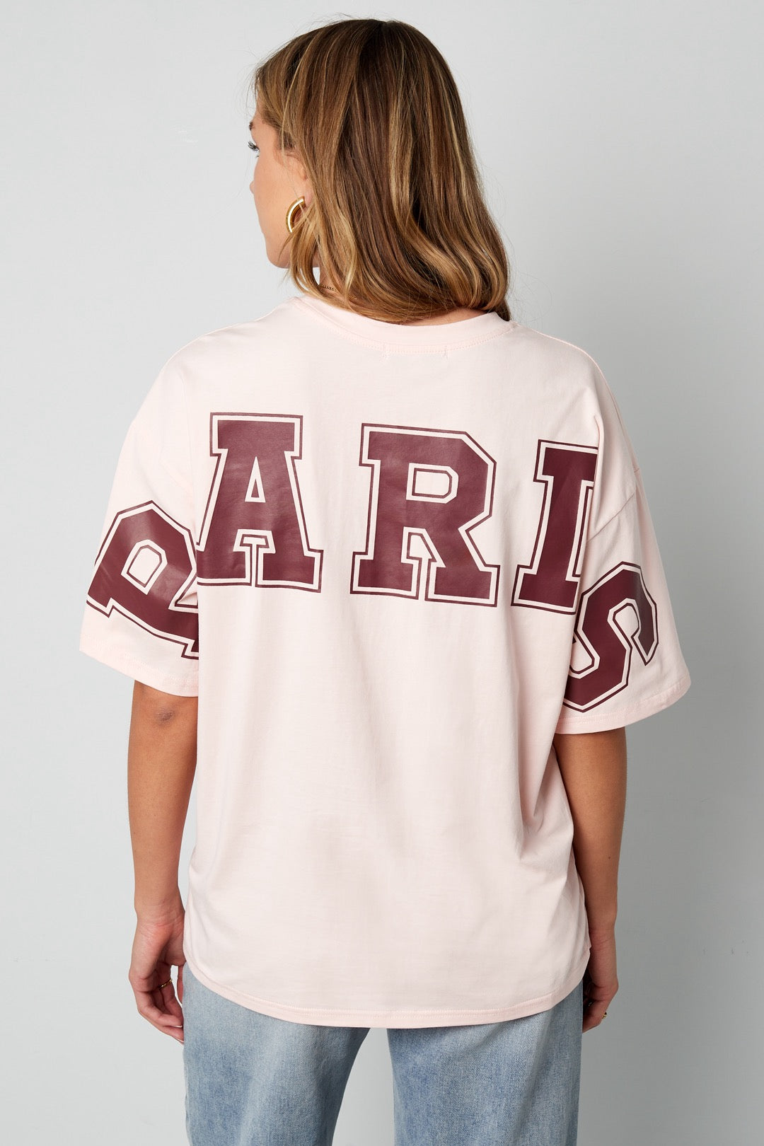 Lockeres ultra weiches T-Shirt mit Aufschrift PARIS auf Der Rückseite.
