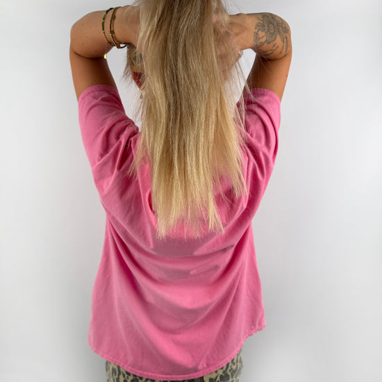 einfaches T-Shirt im ausgewaschenen Look in Pink, HEllblau und zartem Rosa.