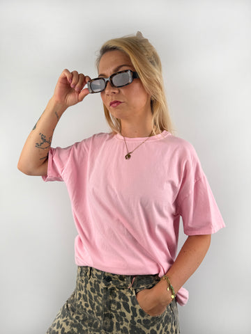 einfaches T-Shirt im ausgewaschenen Look in Pink, HEllblau und zartem Rosa.