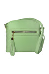 Kompakte Umhängetasche mit Wimpel an dem vorderen reißverschlussfach in hellgrün.