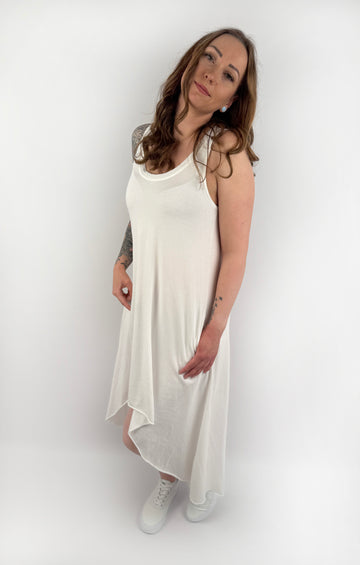 Vokuhila Klied in Weiß.