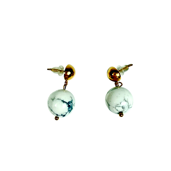 Howlith Hängeohrringe mit goldenen Steckern