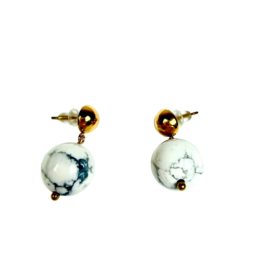 Howlith Hängeohrringe mit goldenen Steckern