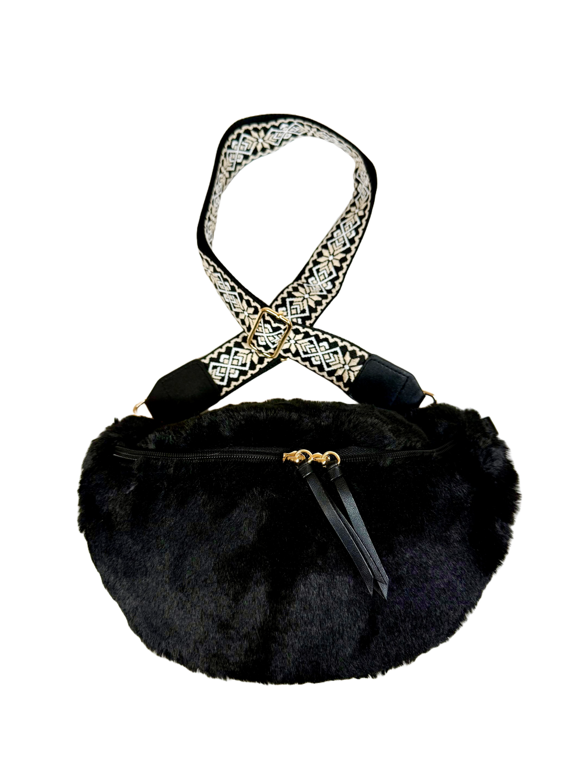 Kuschlige schwarze Bauchtasche aus Kunstfell mit schwarz beige gemustertem breiten Schultergurt.
