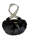 Kuschlige schwarze Bauchtasche aus Kunstfell mit schwarz beige gemustertem breiten Schultergurt.